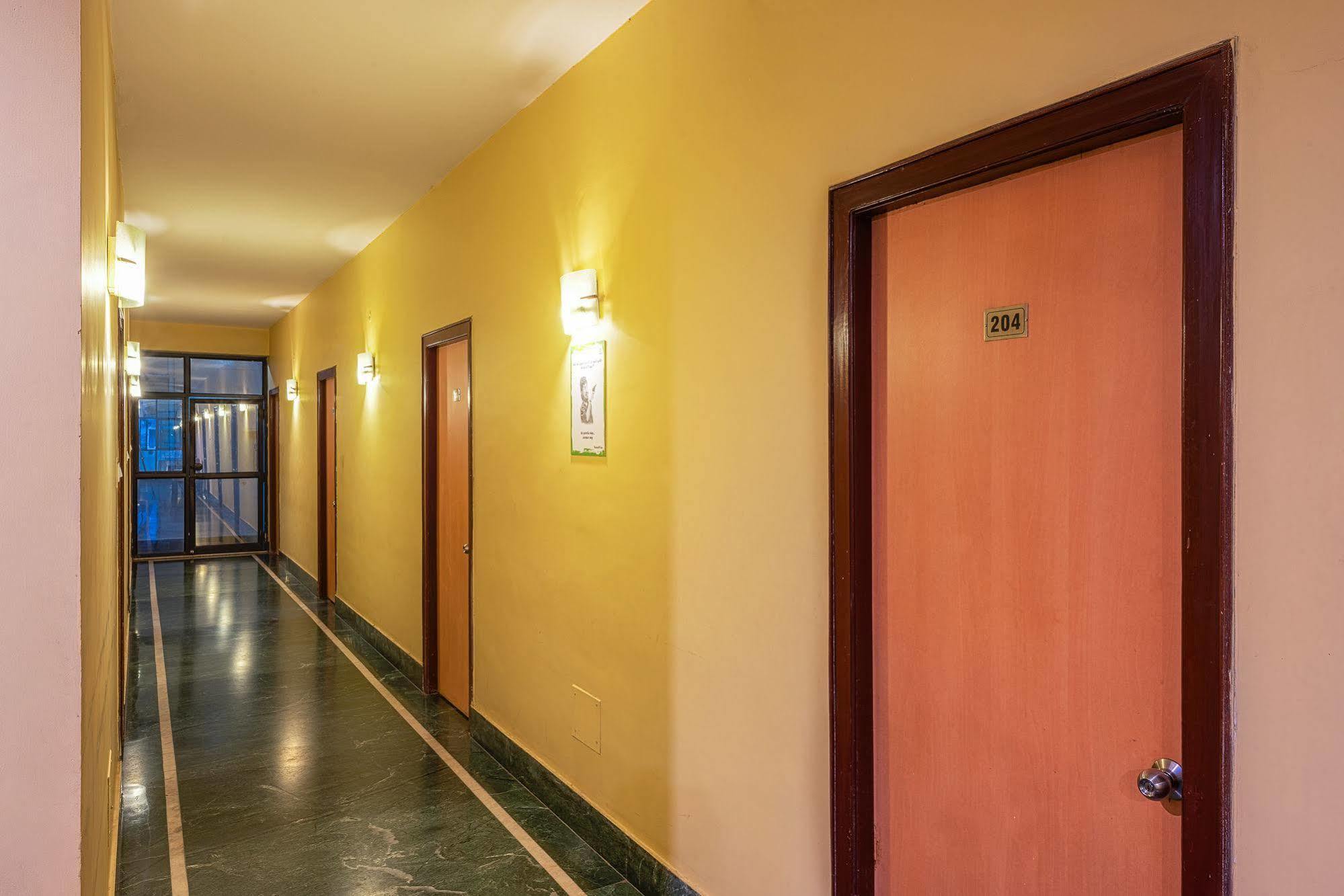 Hotel Saaket Residency Вишакхапатнам Экстерьер фото