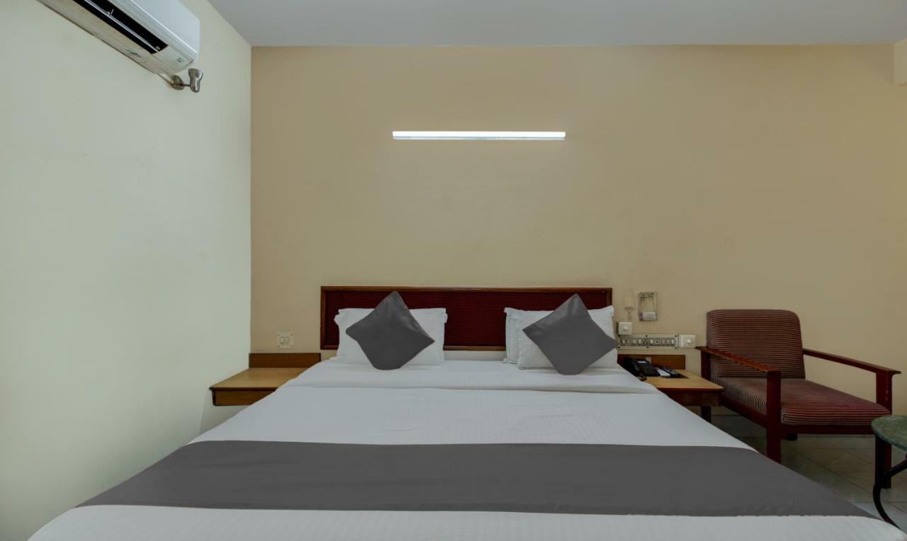 Hotel Saaket Residency Вишакхапатнам Экстерьер фото