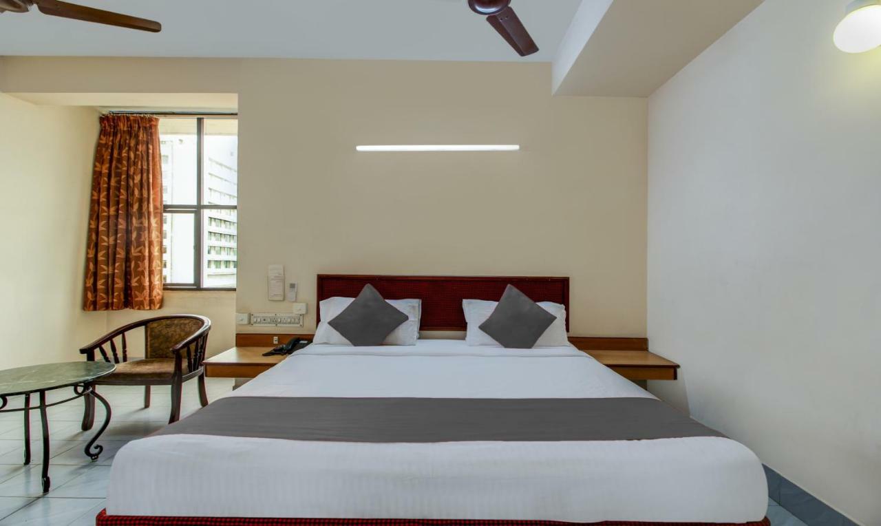 Hotel Saaket Residency Вишакхапатнам Экстерьер фото