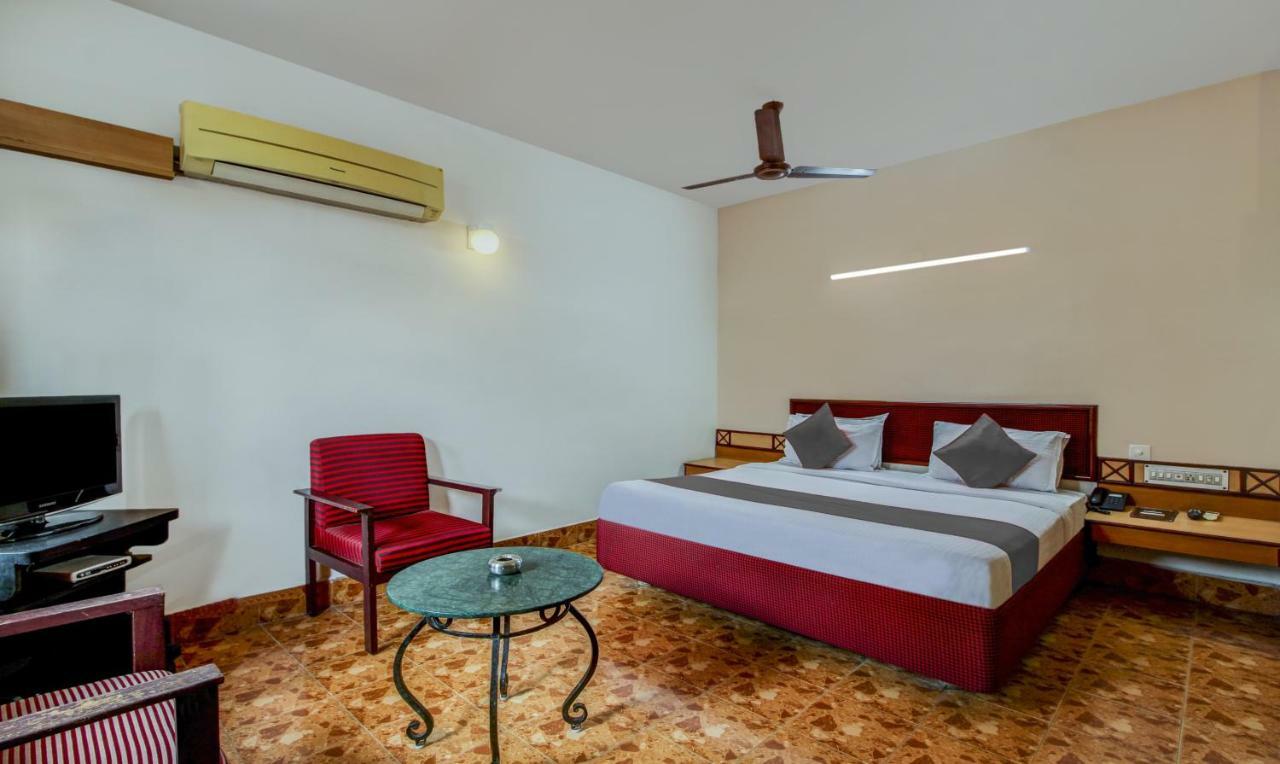 Hotel Saaket Residency Вишакхапатнам Экстерьер фото